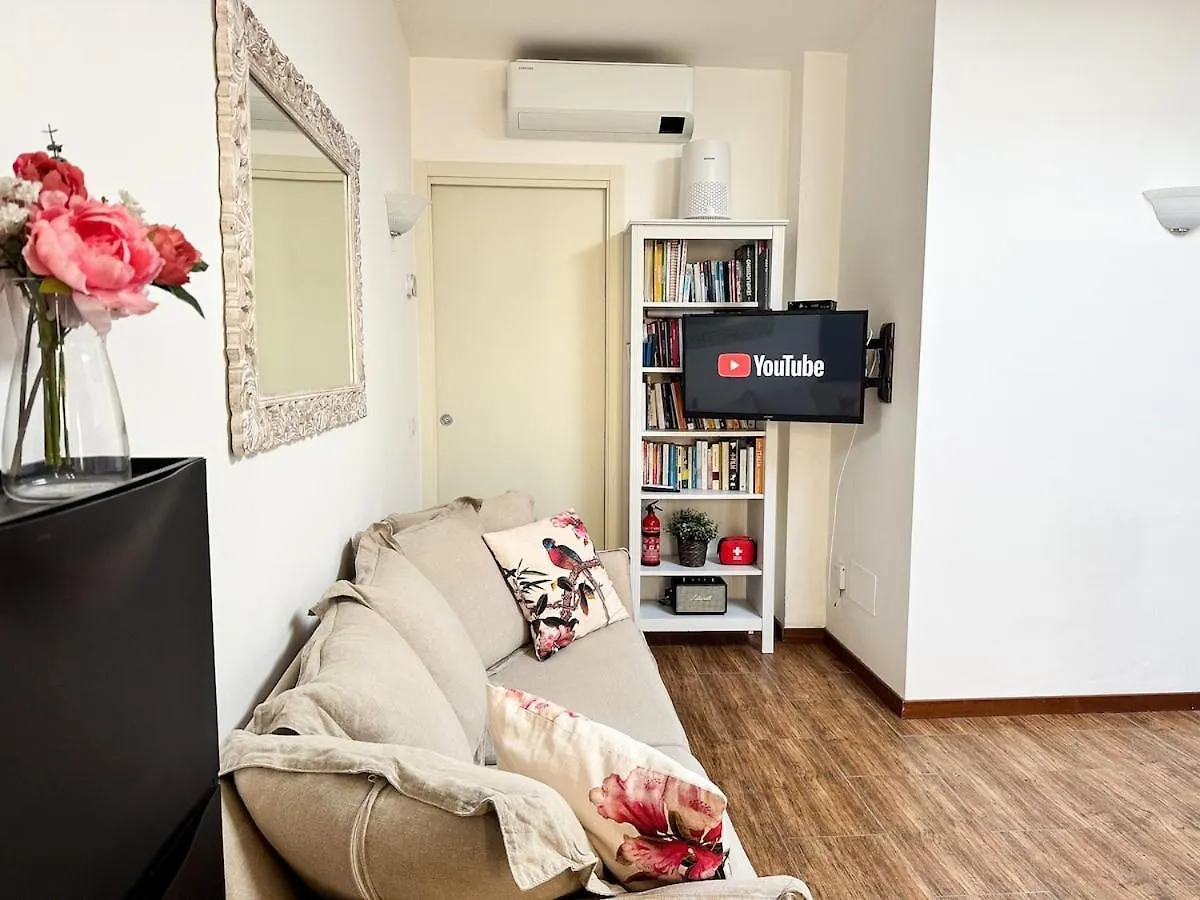 מילאנו Two-Room Apartment 15 Minutes From The Duomo 0*,  איטליה